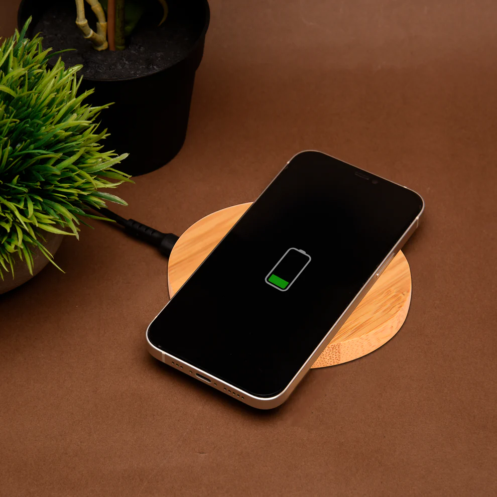 Olive-1.webp Olive 15W Round Wireless Bamboo Charger - Image 1